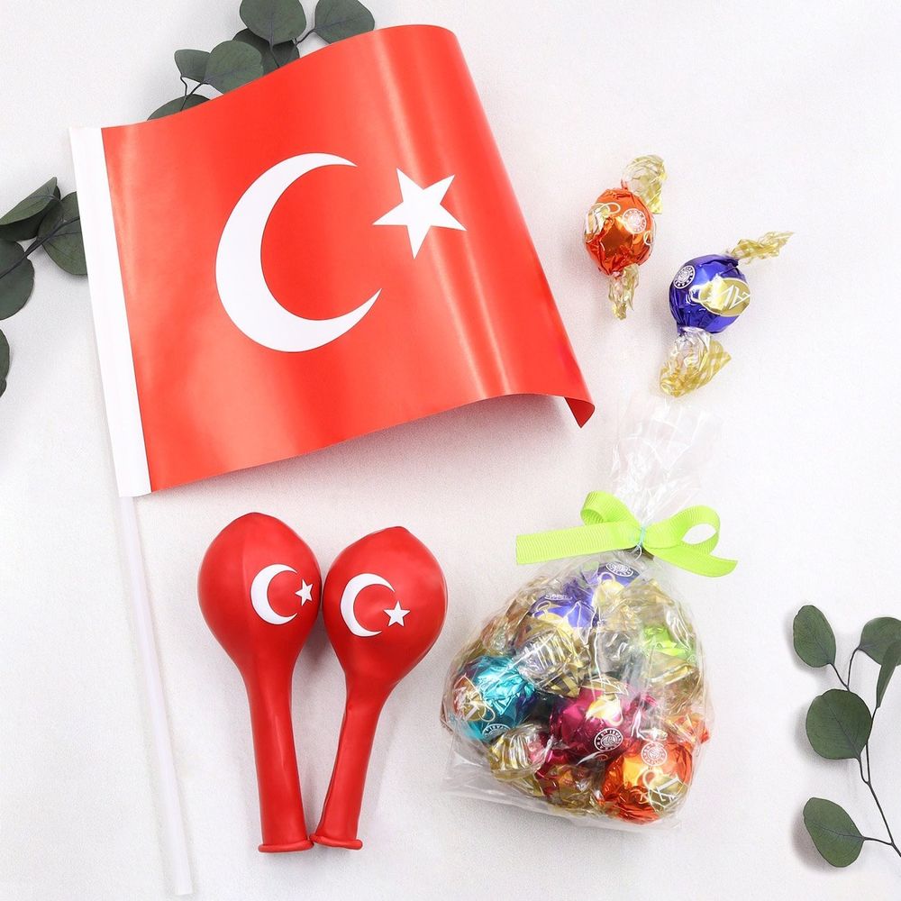 23 Nisan'a Özel Türk Bayrağı & Lavi Çikolata & 2'li Balon Hediye Seti