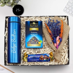Kişiye Özel 500 ML Mavi Renk Dereceli Termos & Beta Tea Turunç Bahçesi Bitki Çayı & Godiva 30gr Domes Çikolata & Kurutulmuş Çiçe
