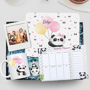 Kişiye Özel Pandalı Mouse Pad & Panda Tasarımlı Kupa & Panda Kar Küresi & Beyaz İnstagram Çerçeve & Haftalık Planner Hediye Seti